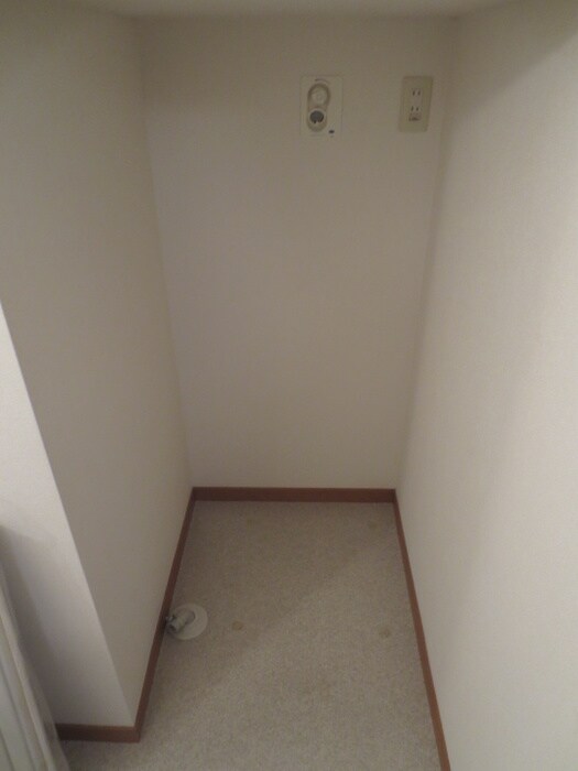 物件内観写真13　(洗濯機置場)