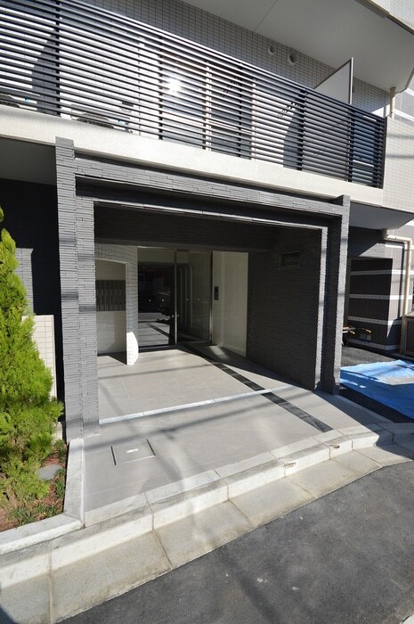 物件外観写真3　(エントランス部分)