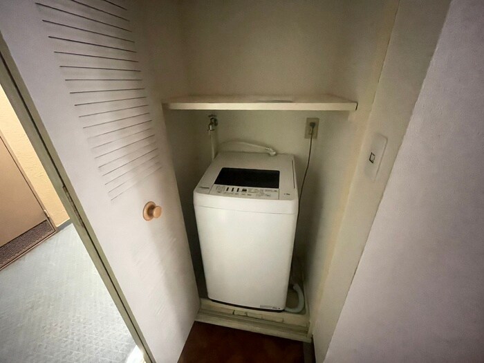 物件内観写真6　(洗濯機置場)