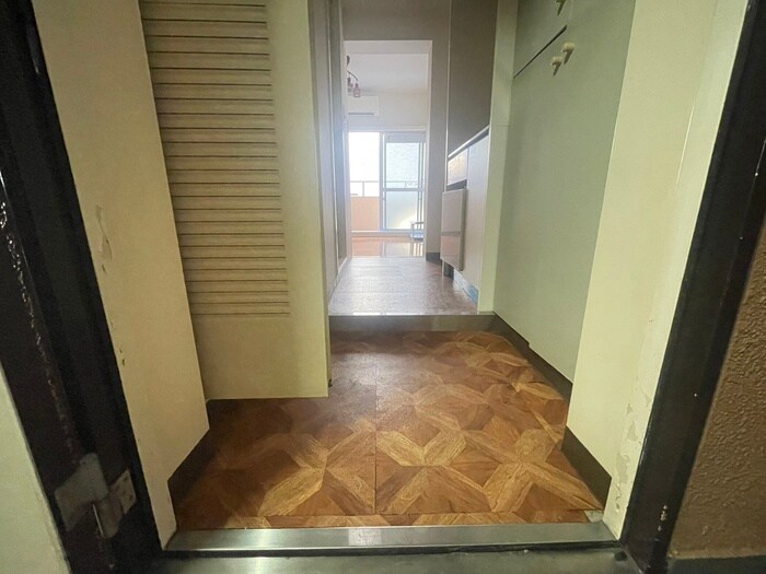 物件内観写真7　(玄関)