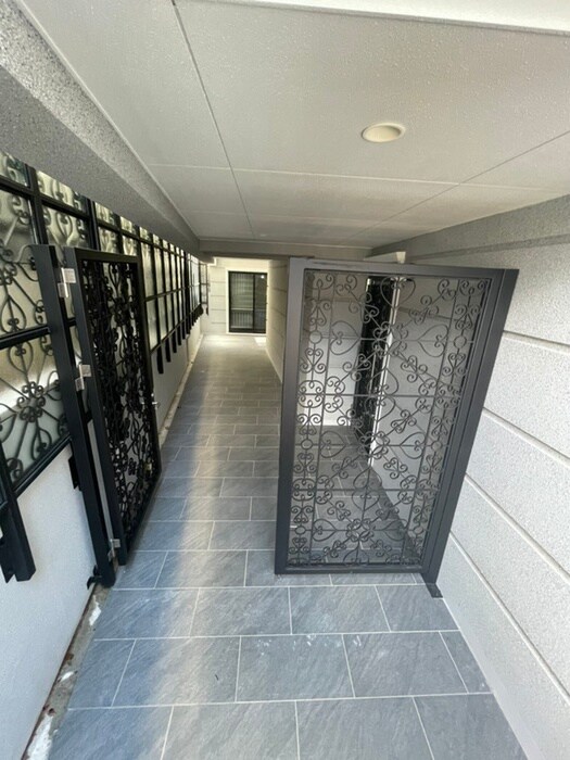 物件外観写真5　(エントランス部分)