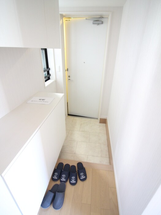 物件内観写真13　(玄関)