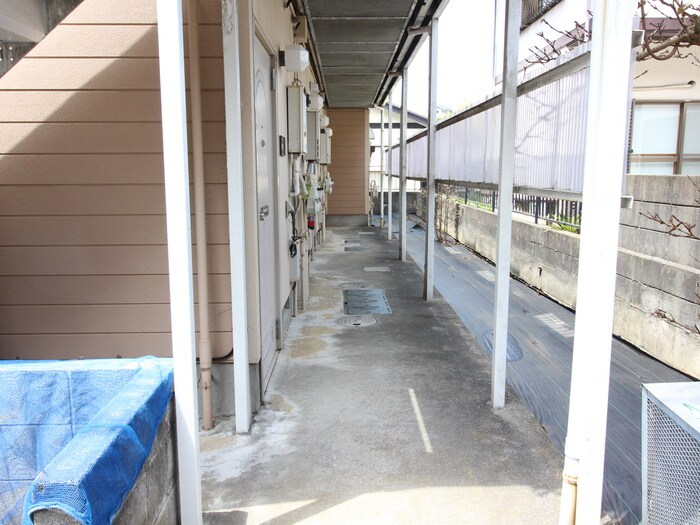 物件外観写真5　(エントランス部分)