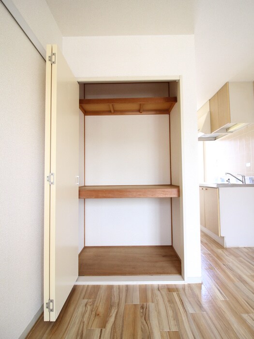 物件内観写真12　(収納)