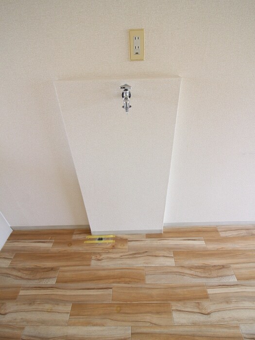 物件内観写真16　(洗濯機置場)