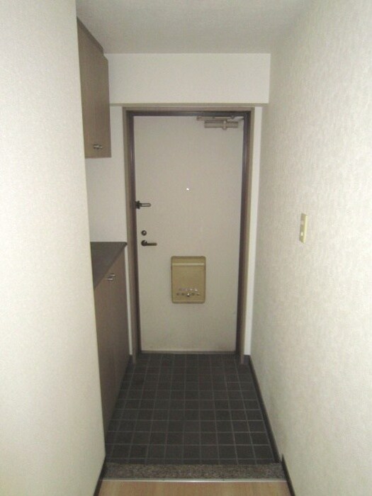 物件内観写真13　(玄関)