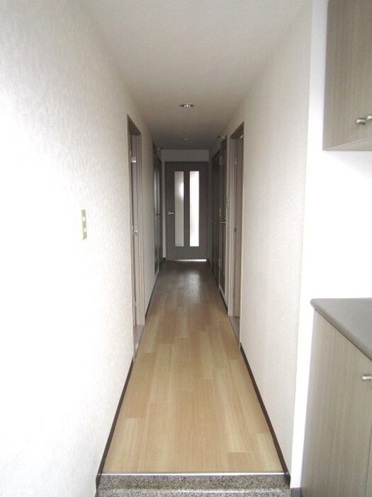 物件内観写真16　(廊下)