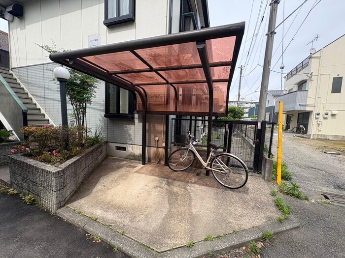 物件外観写真4　(駐輪場)