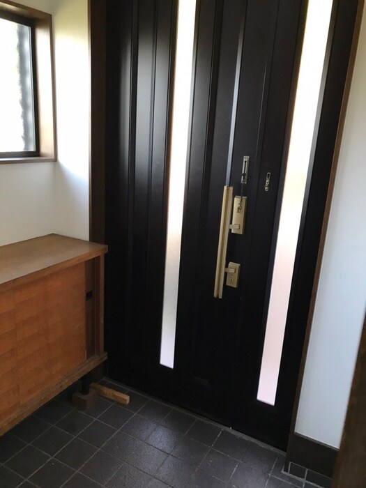 物件内観写真10　(玄関)