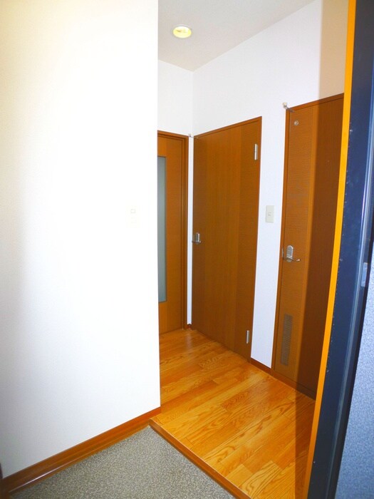 物件内観写真8　(玄関)