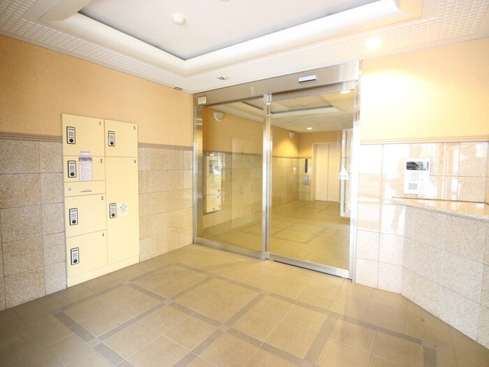 物件外観写真5　(エントランス部分)