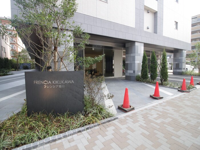 物件外観写真3　(エントランス部分)