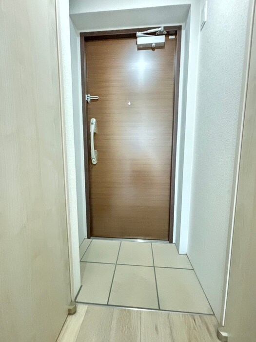 物件内観写真16　(玄関)