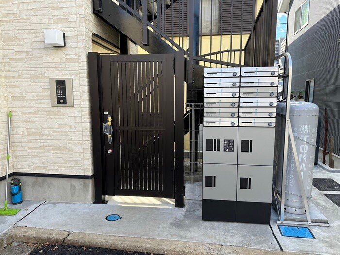 物件外観写真4　(エントランス部分)