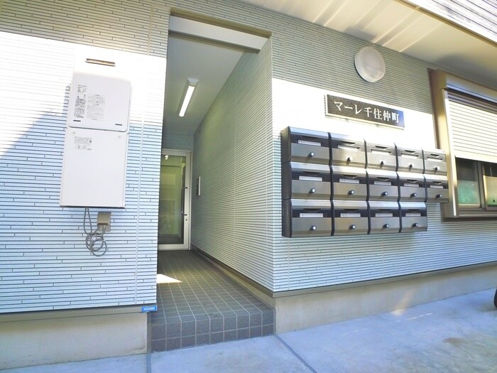 物件外観写真3　(エントランス部分)