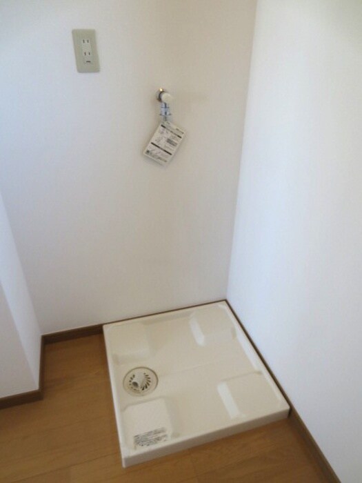 物件内観写真11　(洗濯機置場)