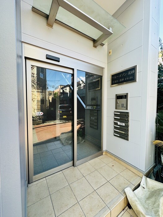 物件外観写真2　(エントランス部分)