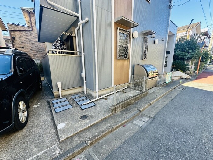 物件外観写真6　(駐車場)