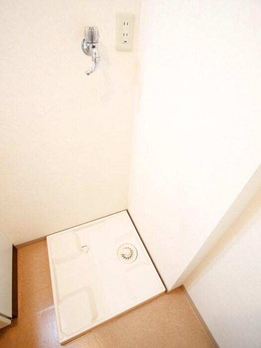 物件内観写真8　(洗濯機置場)