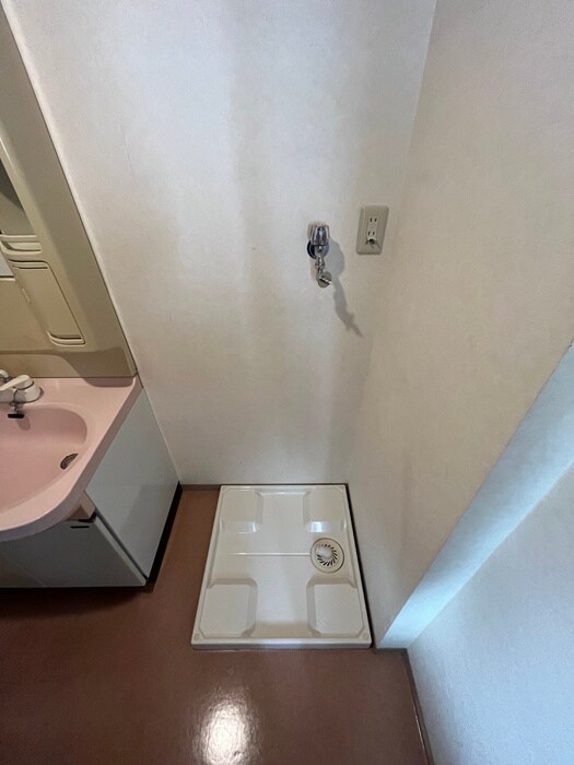 物件内観写真10　(洗濯機置場)