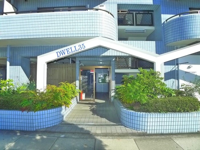 物件外観写真2　(エントランス部分)