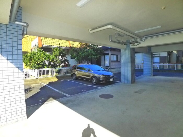 物件外観写真4　(駐車場)