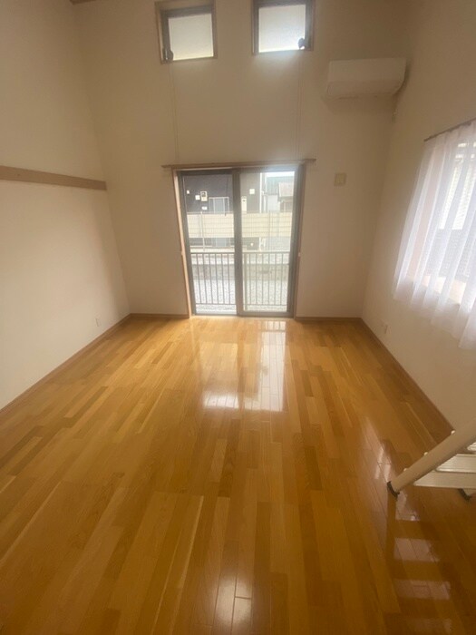 物件内観写真4　(室内からの展望)