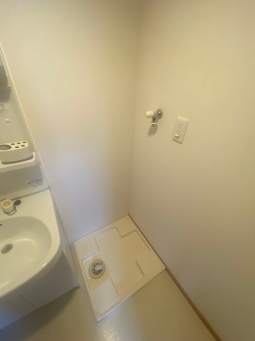 物件内観写真13　(洗濯機置場)