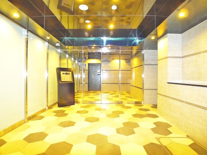 物件外観写真3　(エントランス部分)