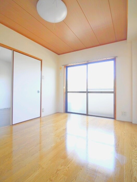 物件内観写真3　(居室)