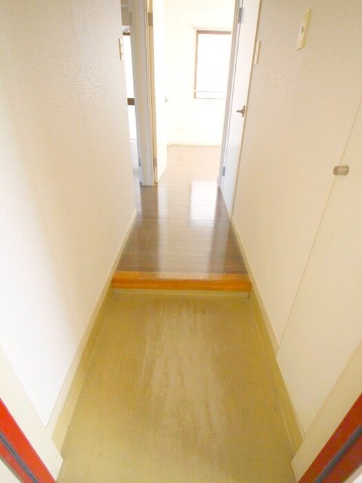 物件内観写真16　(玄関)