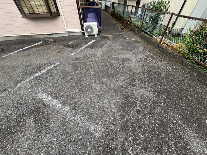 物件外観写真3　(駐車場)