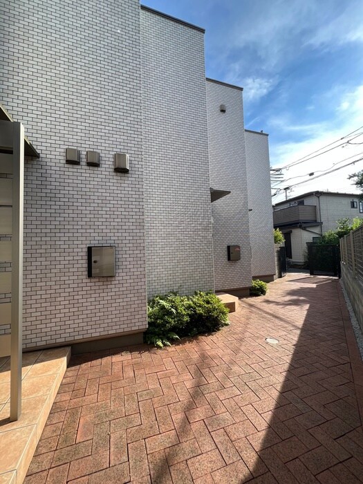 物件外観写真6　(エントランス部分)