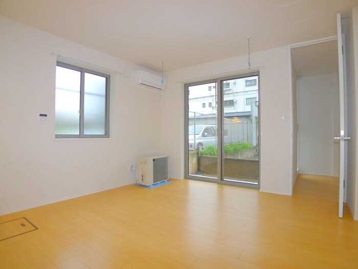 物件内観写真10　(室内からの展望)