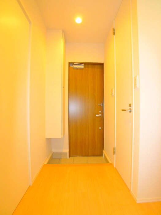 物件内観写真16　(玄関)