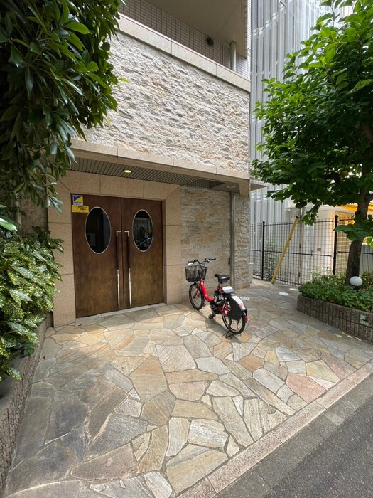 物件外観写真4　(エントランス部分)