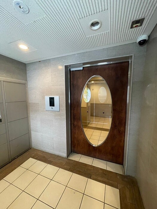 物件外観写真5　(エントランス部分)