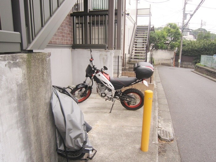 物件外観写真3　(駐輪場)