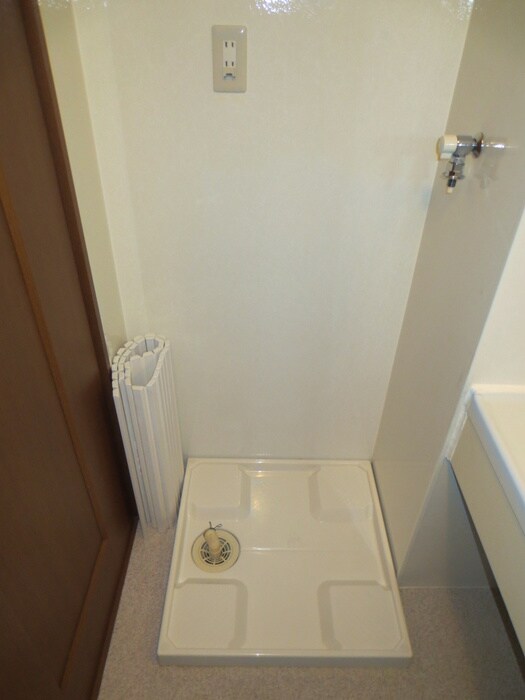 物件内観写真10　(洗濯機置場)