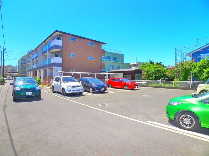 物件外観写真2　(駐車場)