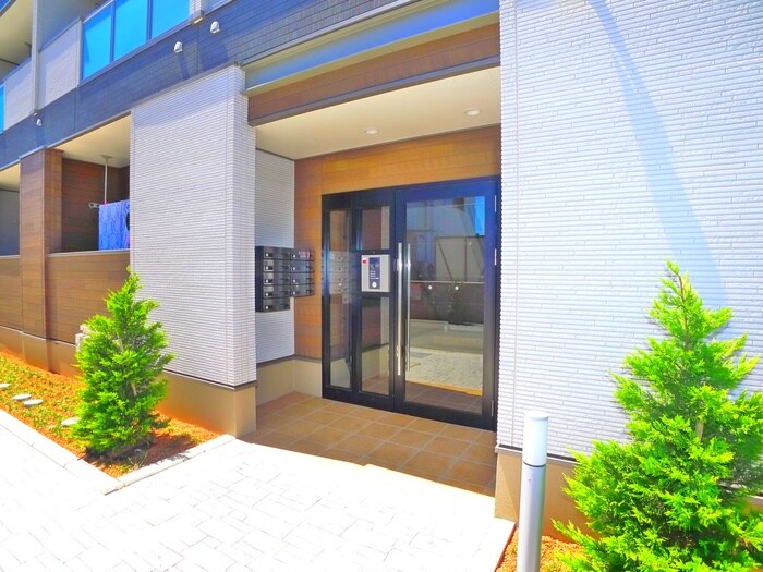 物件外観写真4　(エントランス部分)