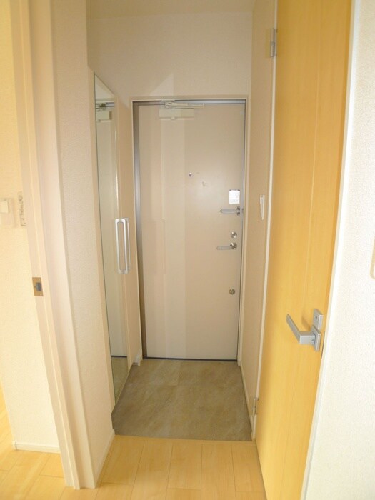 物件内観写真16　(玄関)