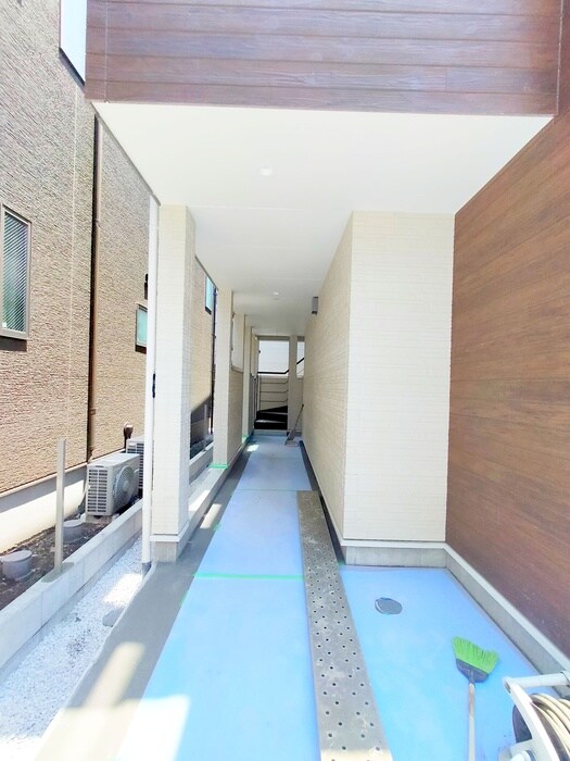 物件外観写真2　(エントランス部分)