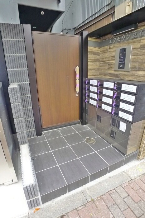 物件外観写真3　(エントランス部分)