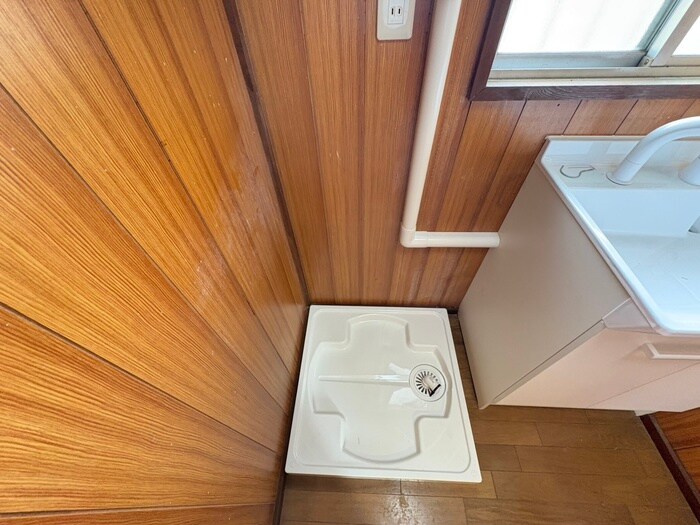 物件内観写真16　(洗濯機置場)