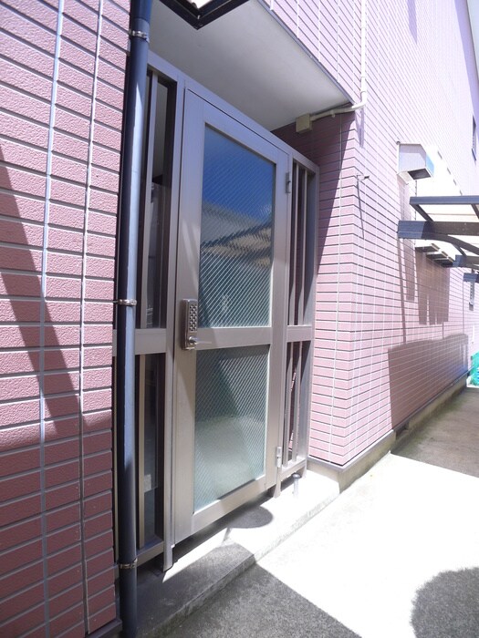 物件外観写真5　(エントランス部分)