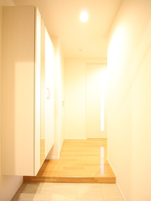 物件内観写真10　(玄関)