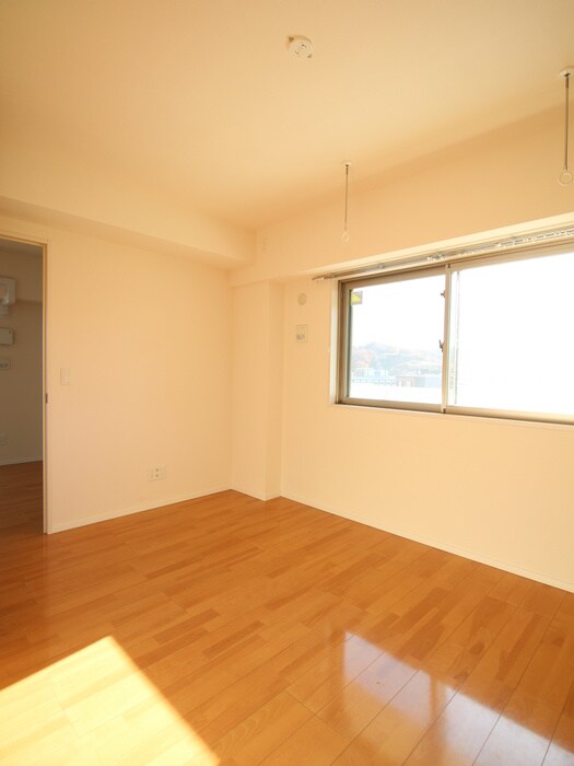 物件内観写真11　(室内からの展望)