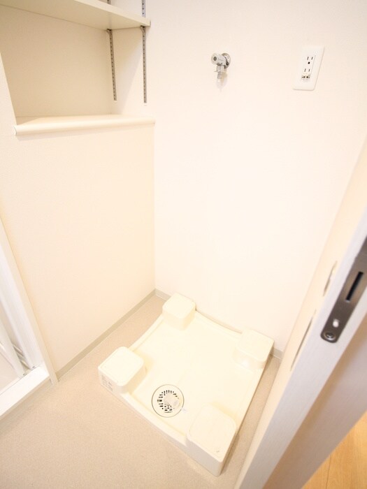 物件内観写真14　(洗濯機置場)