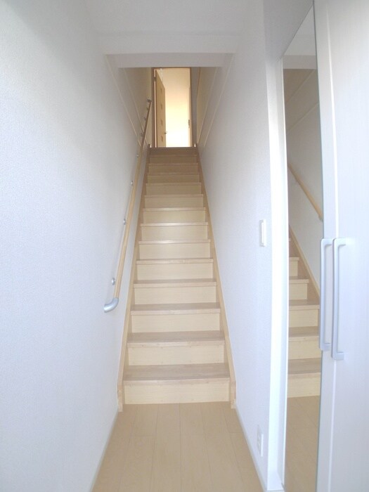 物件内観写真4　(玄関)